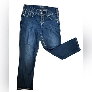 Silver Jeans Co. Suki Capri | Size 27
Dark wash | Stretch denim |‎ Mid-rise
